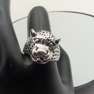 NWOT Silver Toned Leopard Head Ring Stainless Steel